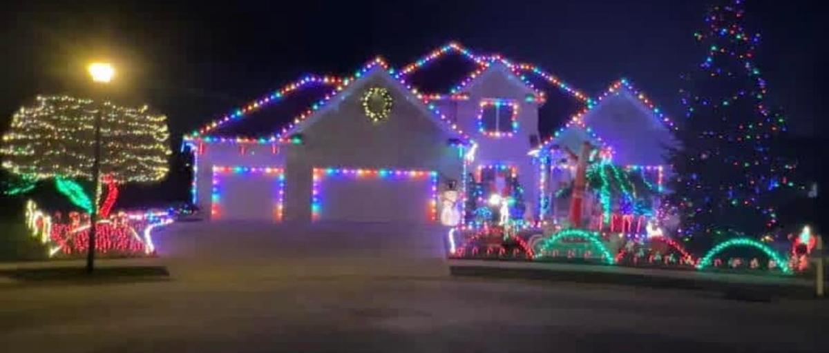 Ranch home with multicolour roofline and yard display